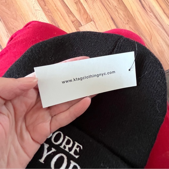 ktag black beanie hat says j’adore new york - Picture 3 of 5
